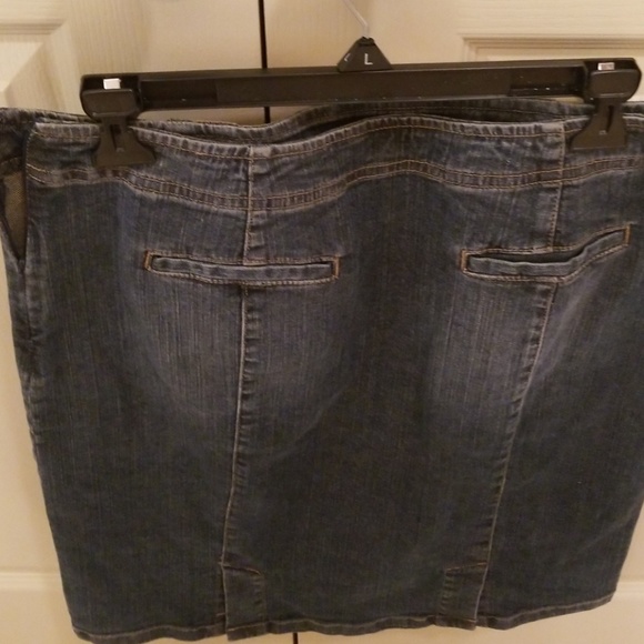 Skirt - Picture 3 of 3